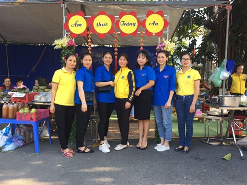 Trường Mn Tràng An tham gia hội chợ quê chào mừng  Ngày hội đại đoàn kết toàn dân, kỷ niệm 90 năm ngày truyền thống Mặt trận Tổ Quốc Việt Nam 18/11/1030- 18/11/2020 . 