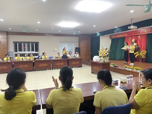 Trường mầm non Tràng An tổ chức “Gặp mặt” ngày Phụ nữ Việt Nam 20 -10