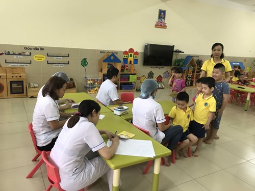 Trường Mn Tràng An tổ chức khám sức khỏe lần 2 cho học sinh năm học 2019-2020          