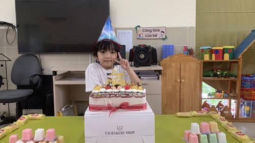 Happy birthday   Trần Vũ Ngọc Diệp  lớp MGL A4