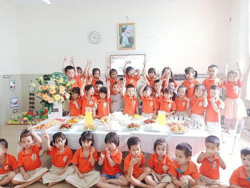 Chào mừng Lễ kỷ niệm 40 năm ngày nhà giáo Việt Nam 20/11/1982 – 20/11-2022 Trường mầm non Tuổi Hoa tổ chức liên hoan  tiệc buffe cho các con học sinh