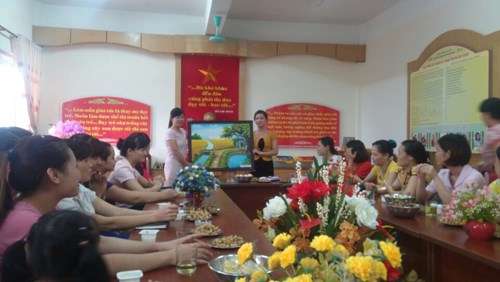 Chia tay Đ/c Nguyễn Thị Kim Ngân đến nhận công tác tại trường MN Hoa Phượng