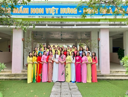Trường MN Việt Hưng tổ chức Mít tinh chào mừng ngày Phụ nữ Việt Nam 20/10!