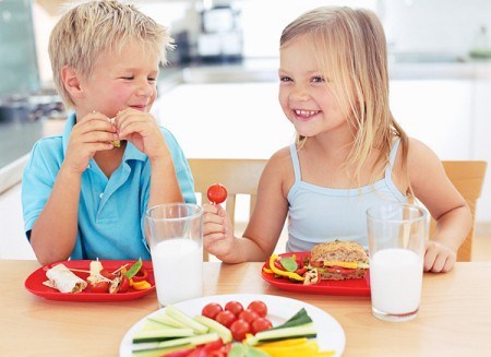 Những món nên cho trẻ ăn trong bữa sáng