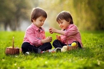 Trẻ sẽ hạnh phúc hơn khi biết chia sẻ với người khác
