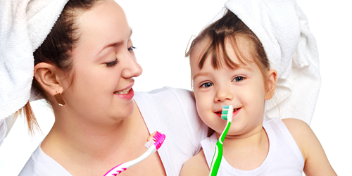 Cho trẻ tập đánh răng và những điều mẹ cần biết