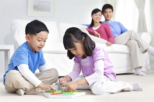 Kỹ năng giúp cha mẹ chăm con khi nghỉ hè ở trong nhà