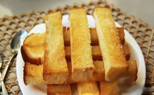 Món ăn sáng: Bánh mì nướng bơ đường