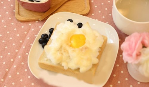 Món ăn sáng: Bánh mì sốt việt quất nướng