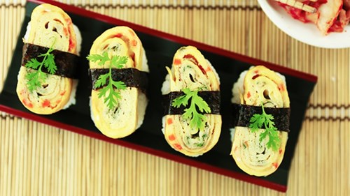 Món ngon cho bé: Sushi trứng cuộn