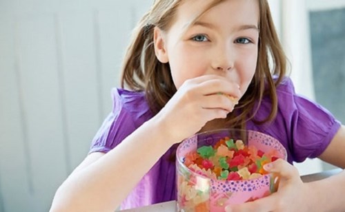 Trẻ ăn quá nhiều đường có thể gây ra bệnh đái tháo đường?