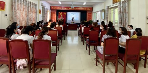 Trường mầm non Việt Hưng tổ chức họp PHHS thông qua các khoản thu, chi năm học 2021-2022