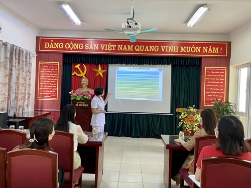 Trường mầm non Việt Hưng tổ chức tập huấn đảm bảo an toàn phòng chống dịch khi trẻ trở lại trường học