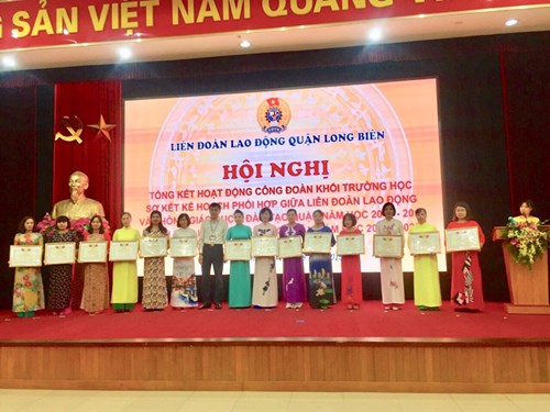 Công đoàn trường mầm non Việt Hưng được khen thưởng Công đoàn vững mạnh tiêu biểu NĂM HỌC 2018-2019