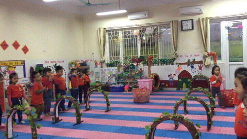 Tổ chức kiến tập tại trường mầm non Việt Hưng