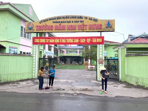 Chiến dịch tổng vệ sinh môi trường, phòng chống dịch bệnh tại trường MN Việt Hưng.