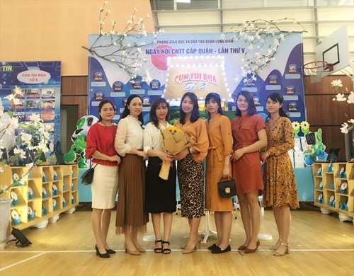 Chúc mừng cô giáo Nguyễn Mai Hương - Đạt giải Ba kỹ năng thiết kế bài giảng Elearning ngày Hội CNTT cấp Quận lần thứ V.