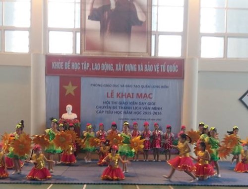 Ngành GD&ĐT Long Biên tổ chức Lễ hưởng ứng Ngày Pháp luật 
nước cộng hòa XHCN Việt Nam năm 2015
