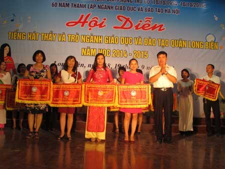 Hội diễn văn nghệ tiéng hát thầy và trò ngành giáo dục quận Long Biên năm 2014
