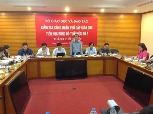 Bộ giáo dục và Đào tạo kiểm tra công tác phổ cập giáo dục tiểu học đúng độ tuổi mức độ 2 tại Quận Long Biên