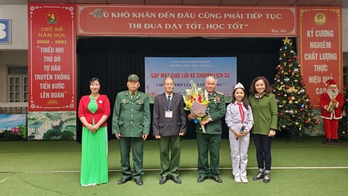 Trường Tiểu học Ái Mộ A tổ chức chương trình gặp mặt nhân chứng lịch sử, tiếp lửa truyền thống chào mừng 76 năm ngày thành lập Quân đội nhân dân Việt Nam(22/12/1944 - 22/12/2020)
