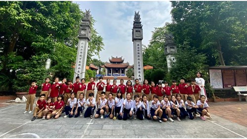 Trường Tiểu học Ái Mộ A tổ chức buổi tham quan di tích lịch sử địa phương cho em học sinh khối 3 