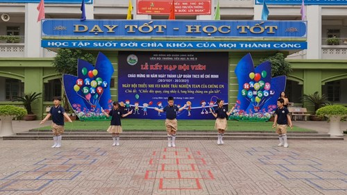 HS Lớp 3A3 Trường TH Ái Mộ B - với trò chơi nhảy dây trong ngày hội thiếu nhi vui khoẻ trải nghiệm Team của chúng em