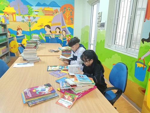 Trường Tiểu học Ái Mộ B phát động phong trào  Xây dựng tủ sách cho thư viện  năm học 2020 - 2021