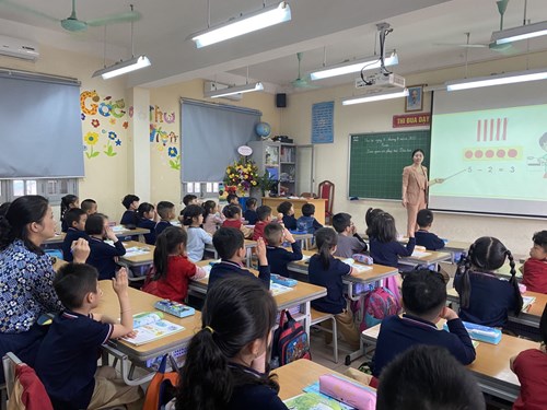 Cô giáo Nguyễn Thị Hương Giang - Thực hiện chuyên đề môn Toán lớp 1 theo chương trình giáo dục phổ thông mới