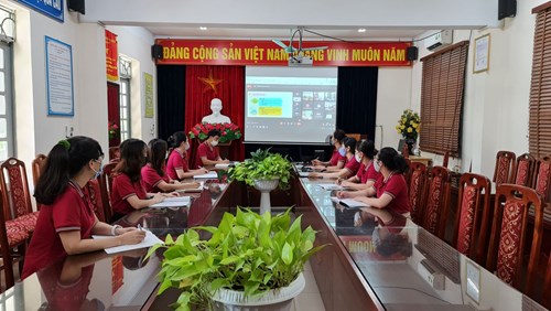 Cán bộ, giáo viên Trường Tiểu học Ái Mộ B tham gia tập huấn sử dụng Sách giáo khoa lớp 2 năm học 2021 – 2022