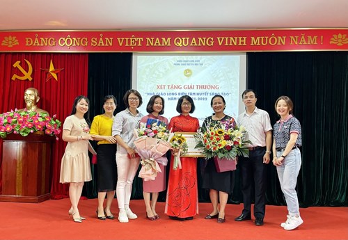 Chung khảo xét tặng Giải thưởng “Nhà giáo Long Biên tâm huyết, sáng tạo” năm học 2021-2022 ngành Giáo dục và Đào tạo quận Long Biên.
