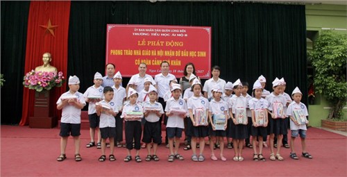 Trường Tiểu học Ái Mộ B Tổ chức phát động phong trào Nhà giáo Hà Nội nhận đỡ đầu học sinh có hoàn cảnh khó khăn