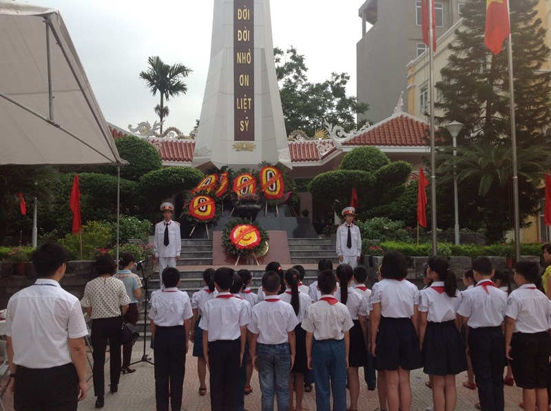 Tiểu học Ái Mộ B: Kỷ niệm 68 năm ngày Thương binh liệt sĩ 27/7
