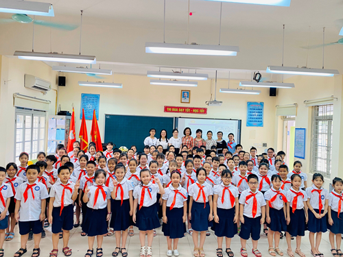 Liên Đội Tiểu học Ái Mộ B tổ chức Lễ kết nạp Đội 