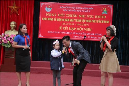 Trường Tiểu học Ái Mộ B tổ chức Ngày hội Thiếu nhi vui khỏe; Lễ kết nạp Đội viên nhân kỷ niệm 88 năm Ngày thành lập Đoàn TNCS Hồ Chí Minh