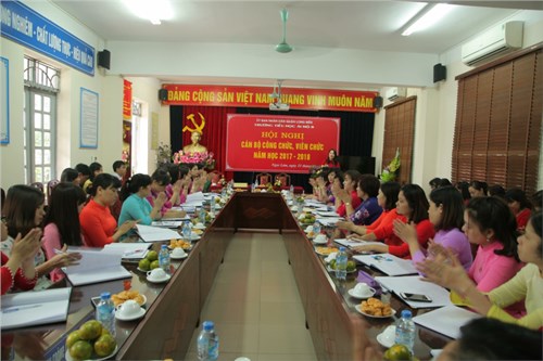 Trường Tiểu học Ái Mộ B tổ chức thành công Hội nghị cán bộ công chức, viên chức năm học 2017 - 2018