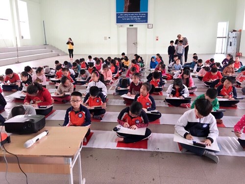Rung chuông vàng thường niên ở Tiểu học Ái Mộ B