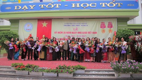 Trường Tiểu học Ái Mộ B long trọng tổ chức Lễ kỉ niệm 35 năm Ngày Nhà giáo Việt Nam
