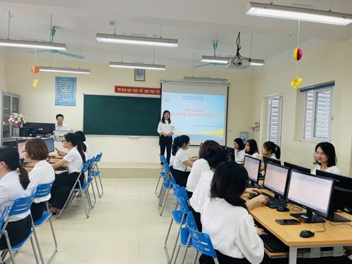 Trường Tiểu học Bồ Đề tổ chức tập huấn CNTT cho giáo viên năm học 2022-2023
