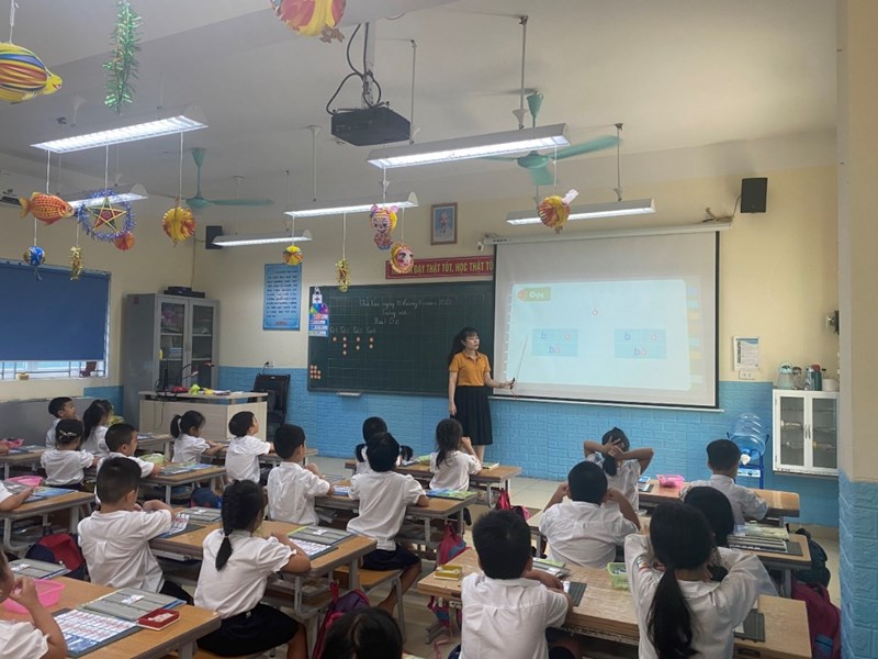 Giáo viên khối 1 tổ chức thành công chuyên đề môn Toán và Tiếng Việt