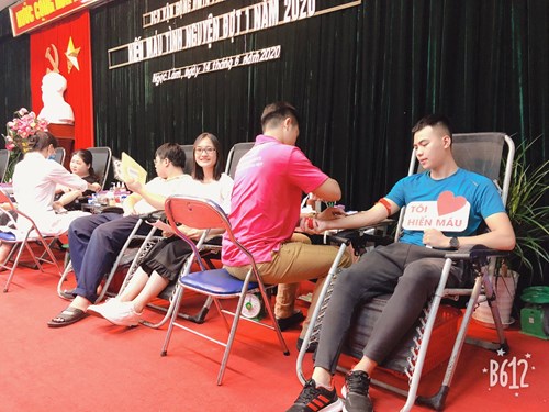Phong trào hiến máu nhân đạo của trường THCS Ái Mộ