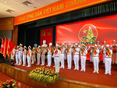 Đội nghi lễ Liên đội THCS Ái Mộ tham gia chào mừng Đại hội “Cháu ngoan Bác Hồ” quận Long Biên lần thứ IV năm 2020
