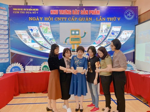 Chúc mừng cô giáo Phạm Thùy Linh, NVCNTT Đoàn Tiến Dũng đạt giải cao trong ngày Hội CNTT lần thứ V của ngành GD&ĐT quận Long Biên