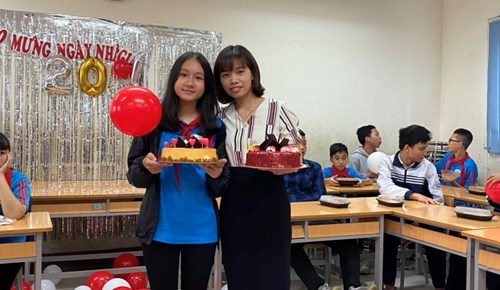 Cô giáo Vũ Thị Trang đạt giải Nhì giáo viên dạy giỏi môn Tiếng Anh cấp Quận năm học 2019-2020