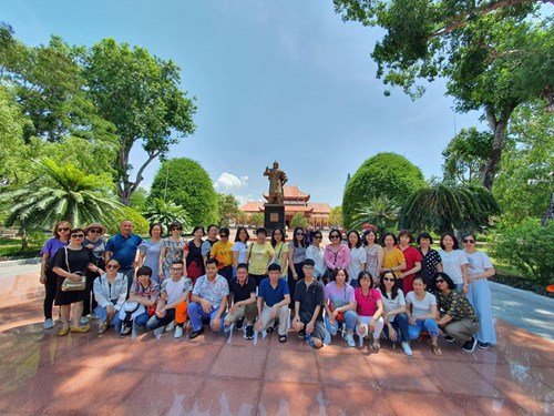 Công đoàn trường THCS Ái Mộ tổ chức chuyến tham quan du lịch hè 2020 cho CB,GV,NV 