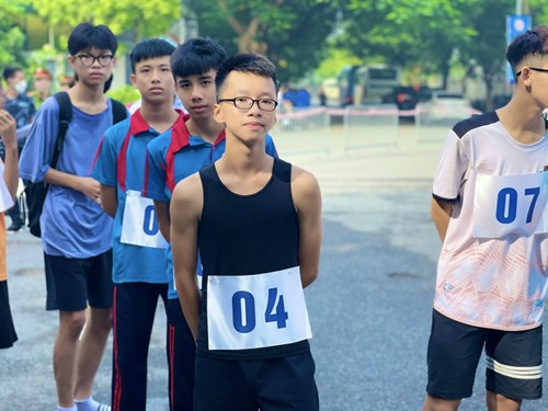 Học sinh Phạm Phú Nam đạt Giả ba Giải chạy báo Hà Nội mới vì hòa bình lần thứ 47 quận Long Biên