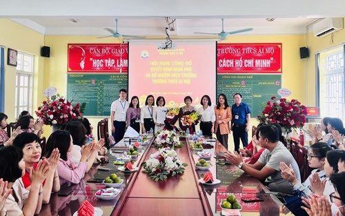 Hội nghị công bố Quyết định nghỉ hưu và Quyết định bổ nhiệm Hiệu trưởng trường THCS Ái Mộ - quận Long Biên - TP Hà Nội