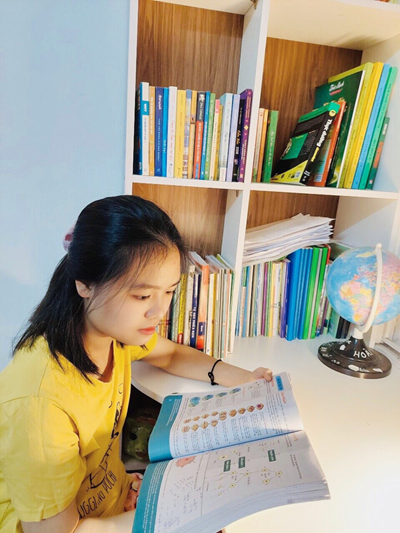 Tinh thần học tập đáng khâm phục của cô học trò nhỏ Nguyễn Hoài Giang học sinh lớp 9C
