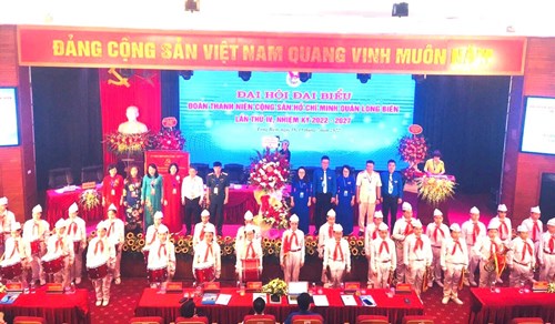  Đội nghi lễ trường THCS Ái Mộ vinh dự chào mừng Đại hội đại biểu Đoàn TNCS Hồ Chí Minh quận Long Biên lần thứ IV, nhiệm kỳ 2022 – 2027 
