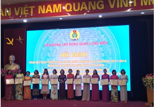 Liên đoàn Lao động quận Long Biên tổng kết hoạt động công đoàn
khối trường học năm học 2017-2018
Triển khai nhiệm vụ năm học 2018-2019